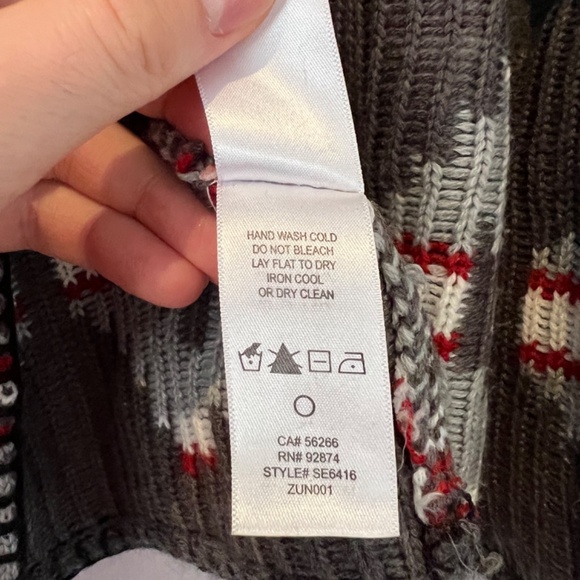 Splendid - Aztec Poncho O/S Women's Knit Cape - Grey/Red - Western - Wool Blend - Picture 10 of 10